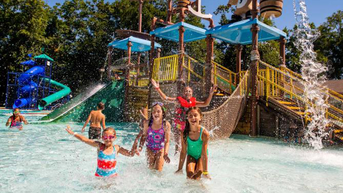 outdoor-waterpark-at-west-chester